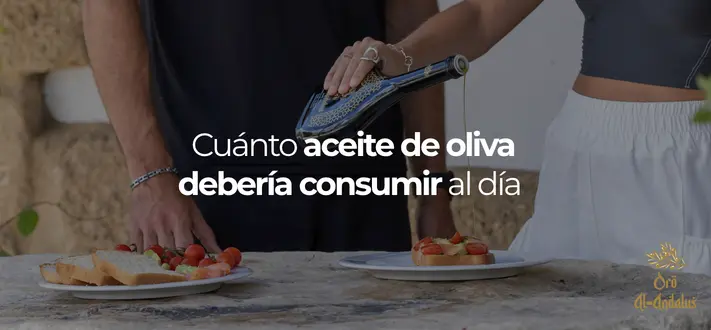 Chorro de aceite de oliva virgen extra sobre un plato, mostrando la cantidad diaria recomendada.