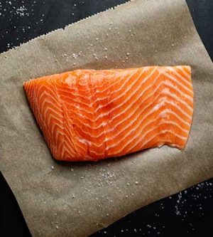 Delicious-salmon-tartare-recipe-with-EVOO